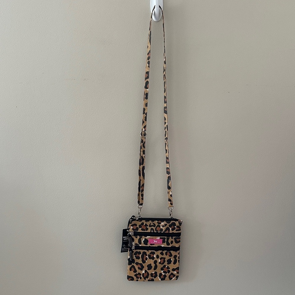 Scout Sally Go Lightly Crossbody Bag Leopard Print NWT Chic Travel Vacation Boho - Picture 3 of 10